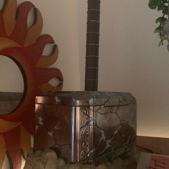 Thor’s Hammer, Mjolnir from Thor: Love & Thunder. Limited Edition Popcorn Holder - Picture 4 of 5